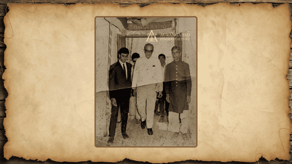 Nawab Ali Yavar Jung praises Himroo weaving at Aurangabad Himroo Factory
